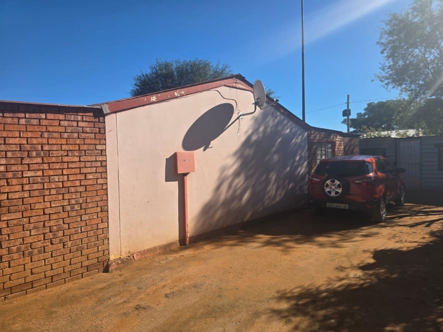 2 Bedroom Property for Sale in Roodepan Northern Cape